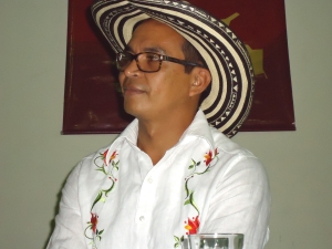 Luis Soriano en la biblioteca Rafael Carrillo
